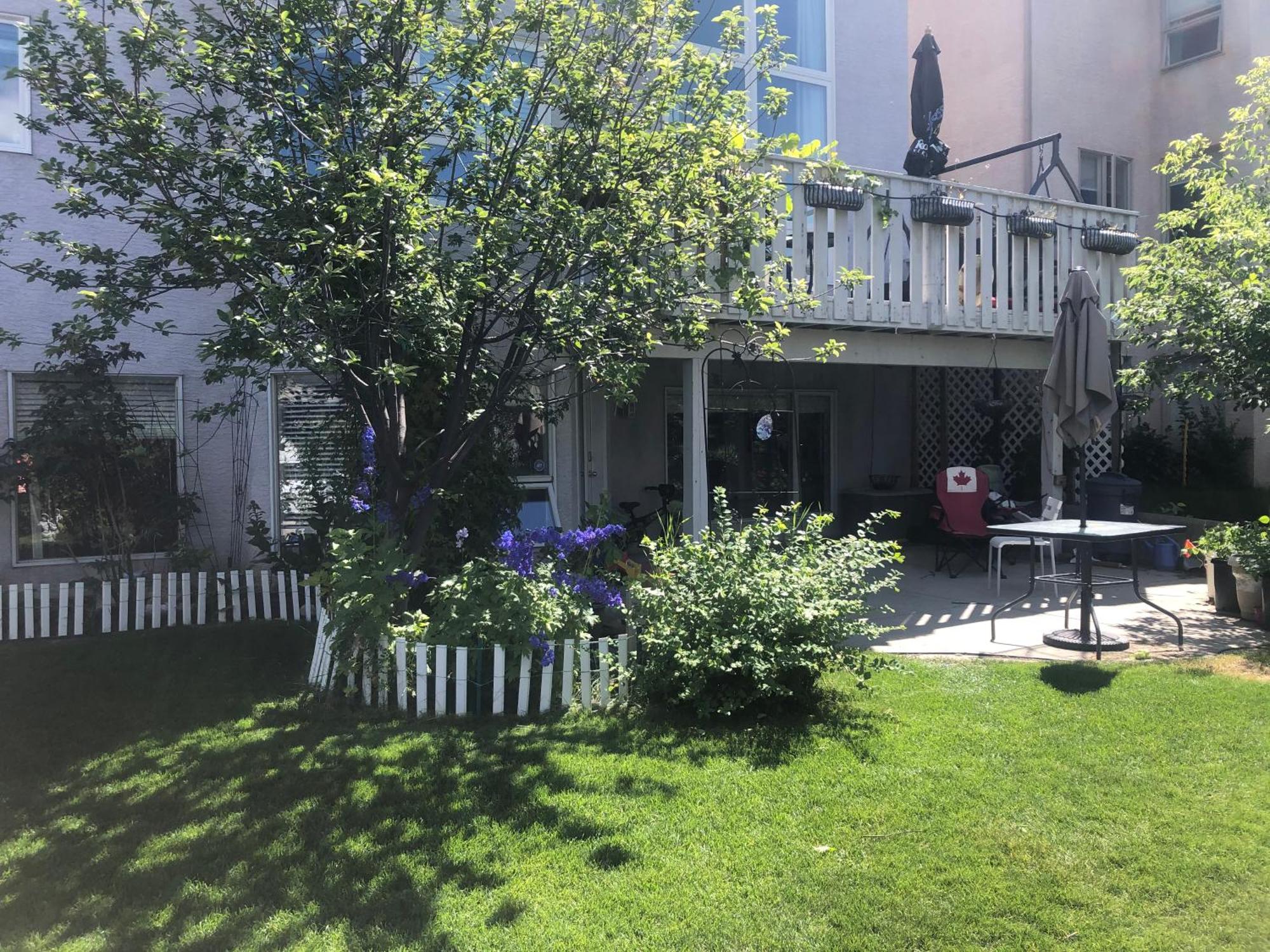 Hamptons Rose Garden Family! Otel YYC Dış mekan fotoğraf